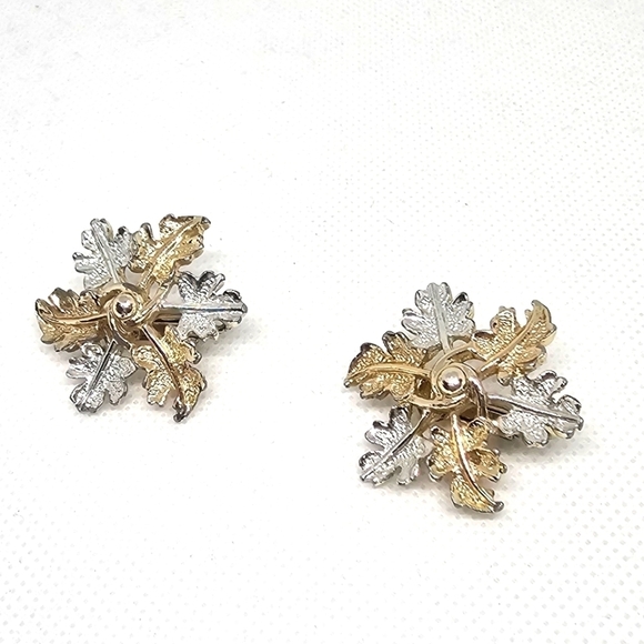 Vintage Sarah Coventry Garland 1968 Clip on Earrings - Picture 1 of 6